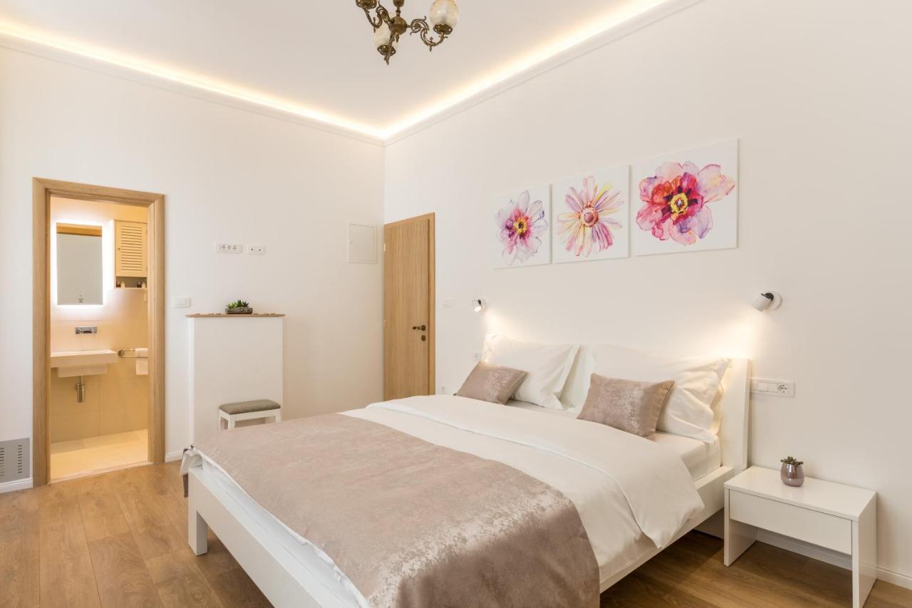 Maniva Old Town Luxury Rooms - Prime Spot By Riva Promenade Split Bagian luar foto